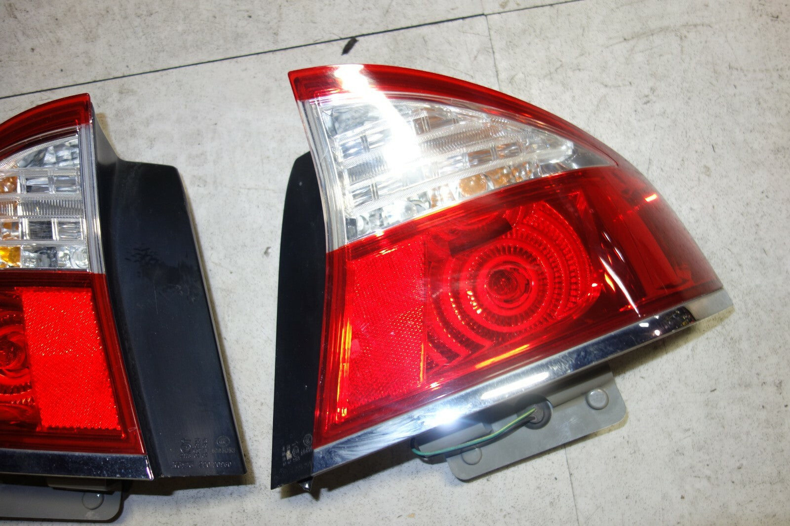 JDM 2005-2009 SUBARU LEGACY BL5 OEM USED TAIL LIGHTS 4 DOOR SEDAN TAIL LAMPS