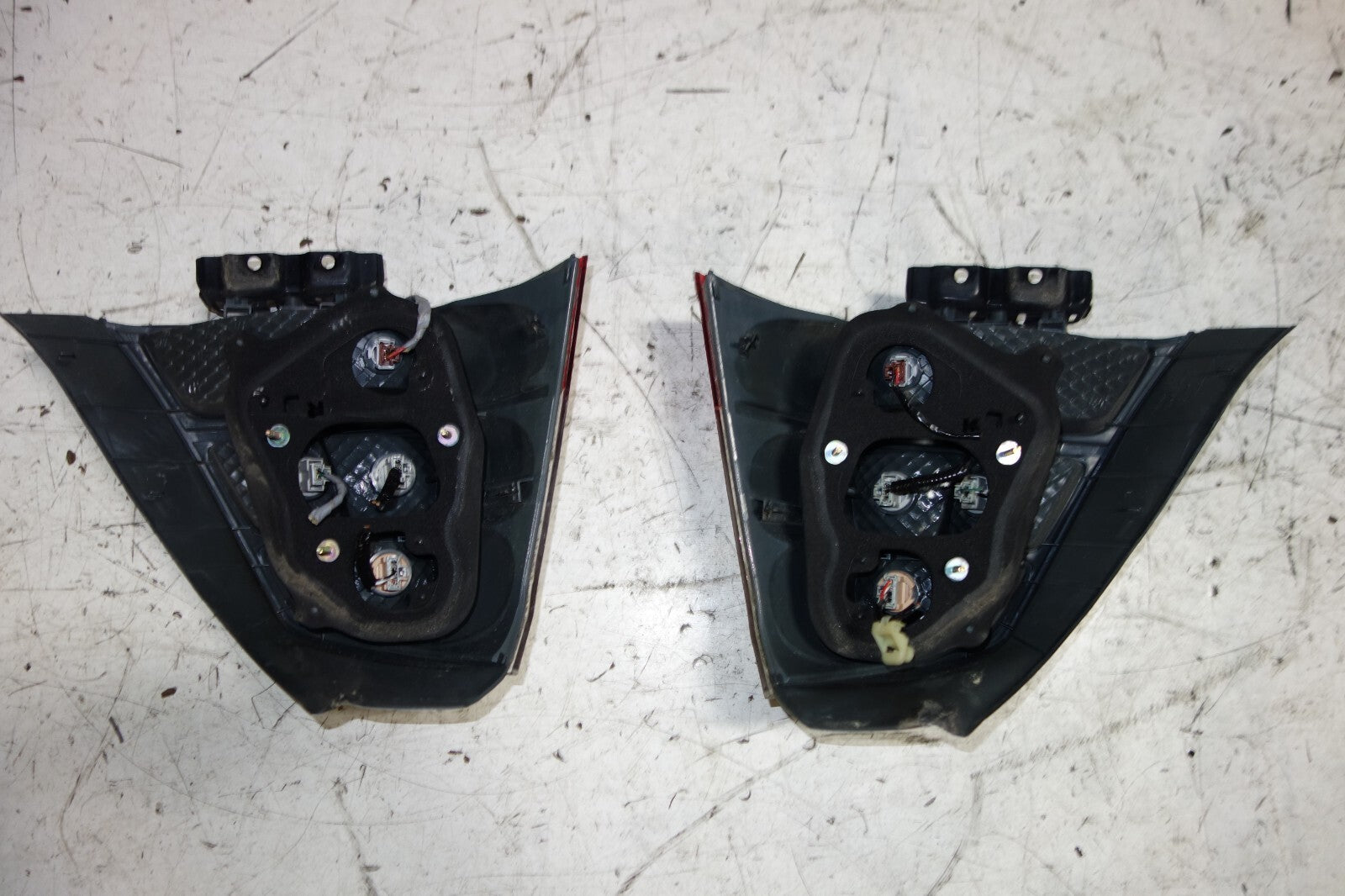 JDM 2002-2005 HONDA CIVIC EU3 OEM TAIL LIGHTS TAIL LAMPS 4 DOOR HATCHBACK