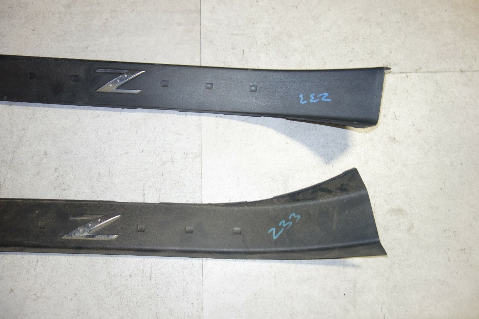 JDM 2003-2005 NISSAN 350Z Z33 OEM DOOR SILLS SCUFF PLATES DOOR STEPS KICK