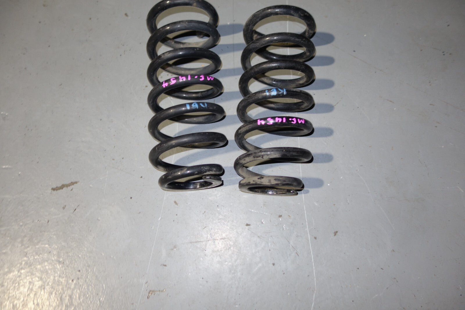 JDM 2005-2008 ACURA RL KB1 OEM REAR SPRINGS Fits : RL HONDA LEGEND JAPAN