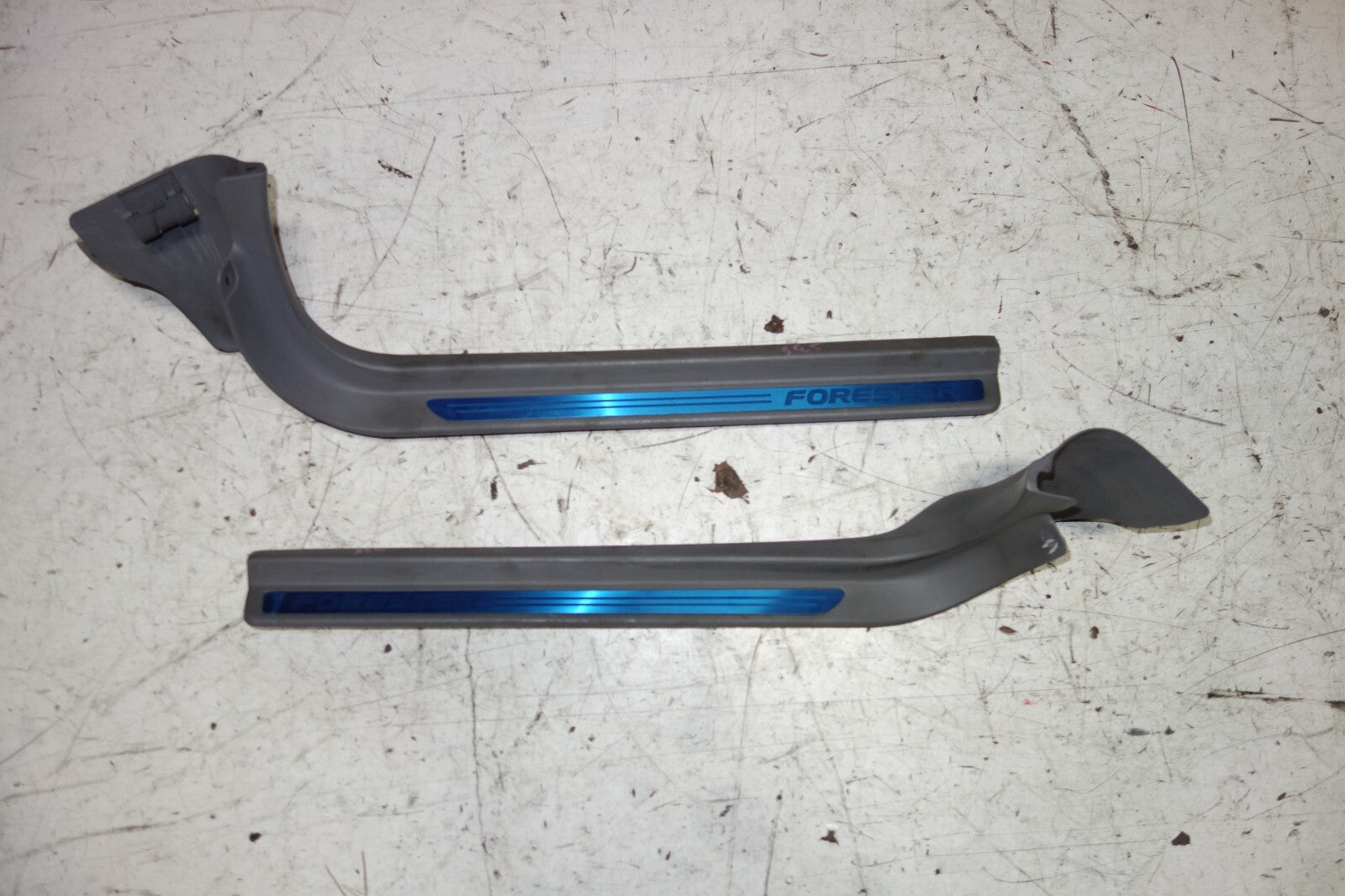 JDM SUBARU FORESTER OEM FRONT DOOR SILLS SCUFF PLATES STEPS SILL 2003-2008