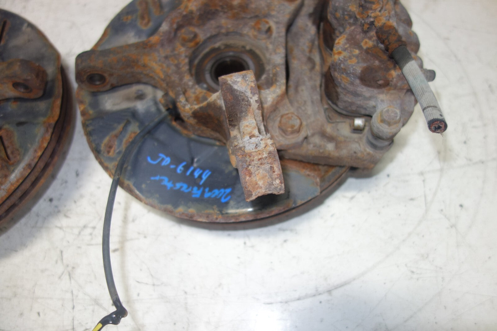 Subaru Forester Knuckle Spindles Calipers Front 2009 2010 2011 2012 2013 2014