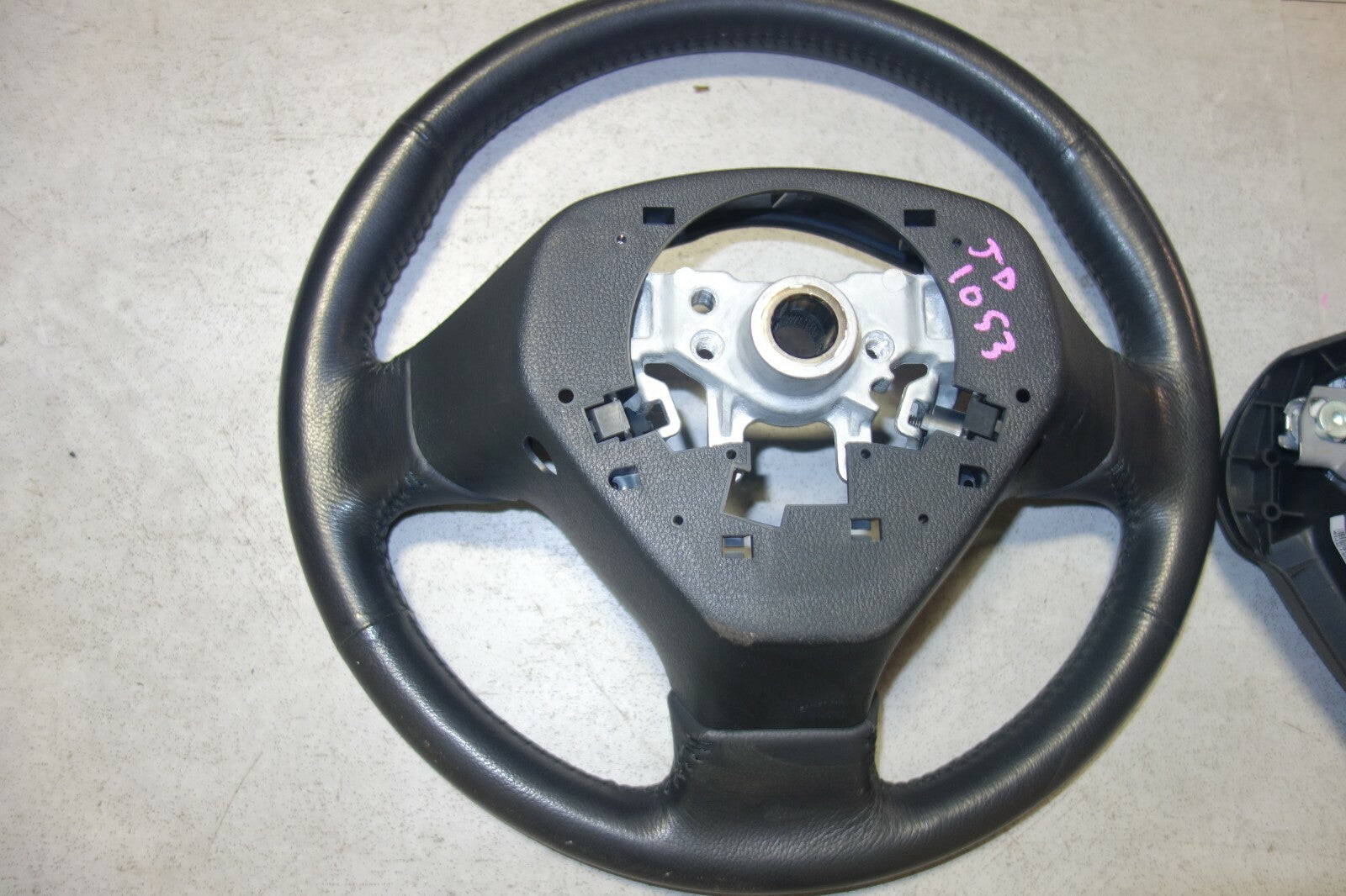 JDM 2005-2009 SUBARU LEGACY & OUTBACK MOMO STEERING WHEEL & HUB 05-2009 JD-1053