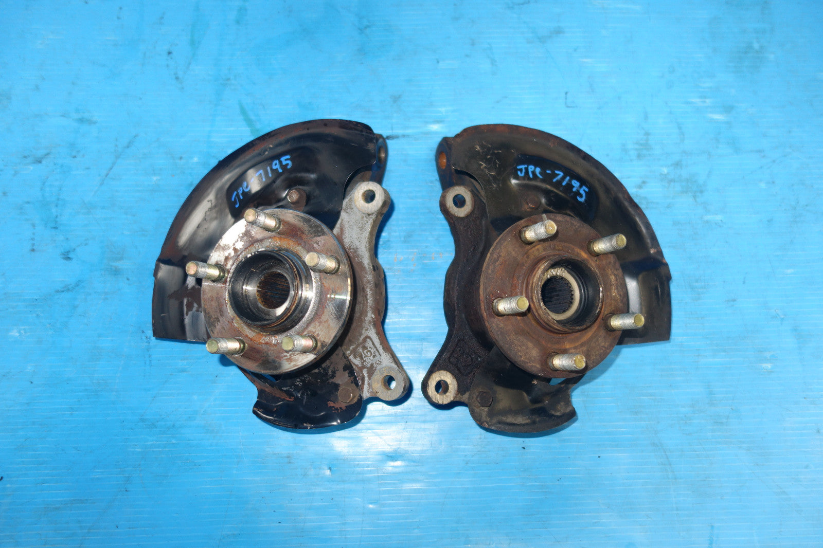 2005-2006 Saab 9-2X Front Spindles Hubs Knuckles Bearings 5X100 Left & Right