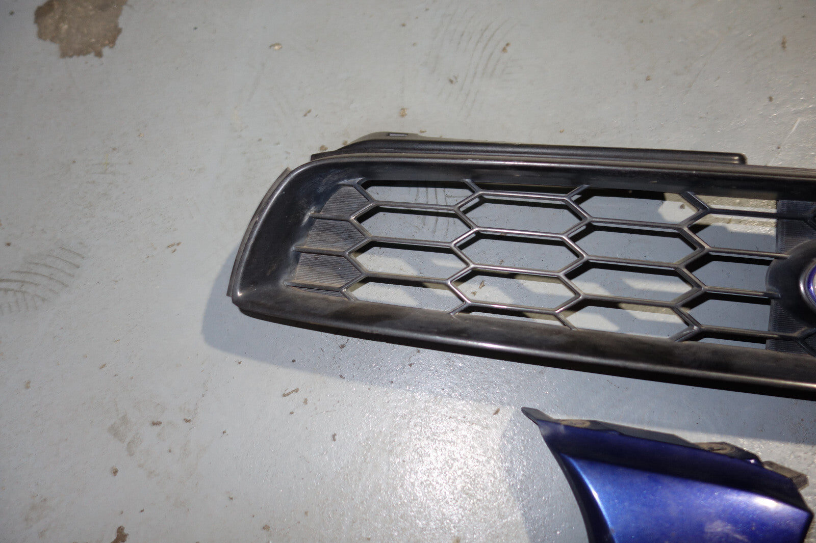 JDM Subaru Impreza WRX STi V7 Grille Outback Sport Front Grille TS RS 2002-2003