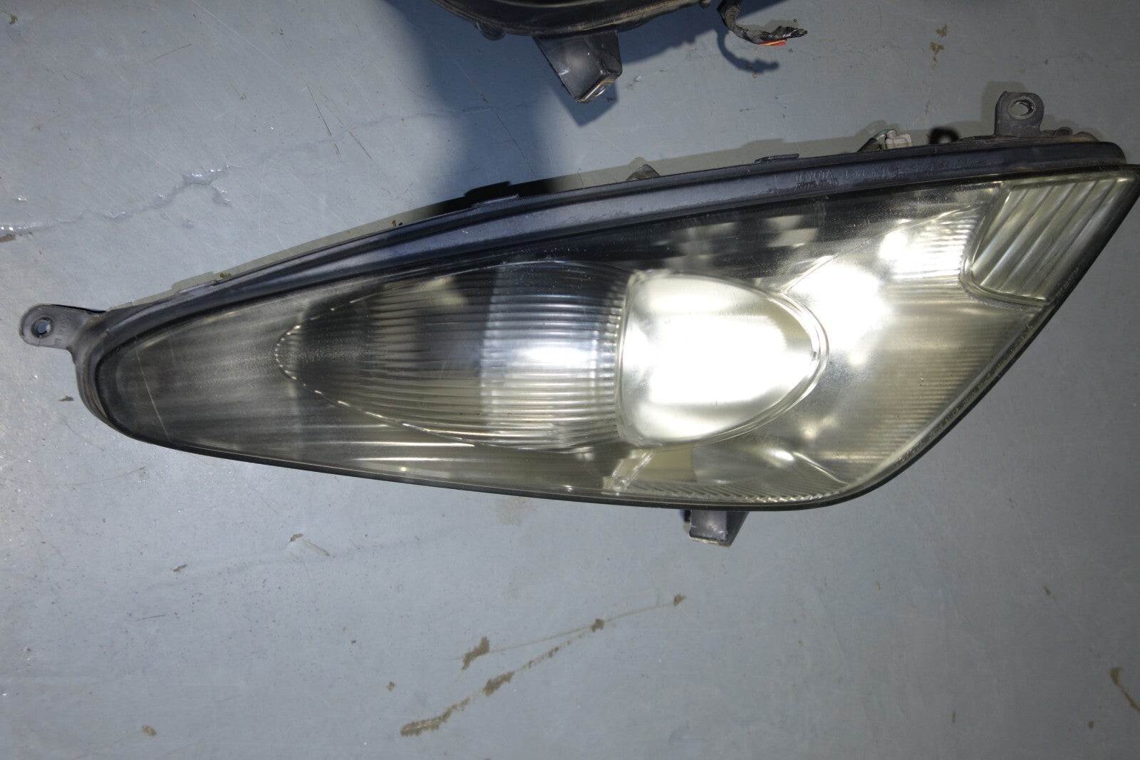 JDM 2000-2005 TOYOTA CELICA HEAD LIGHTS LEFT & RIGHT HEAD LAMPS 2000-2005