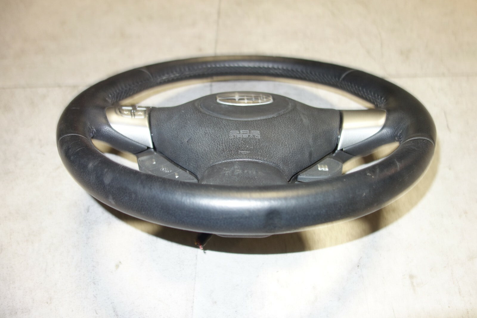 JDM 2005-2009 SUBARU LEGACY & OUTBACK MOMO STEERING WHEEL & HUB 2005-2009