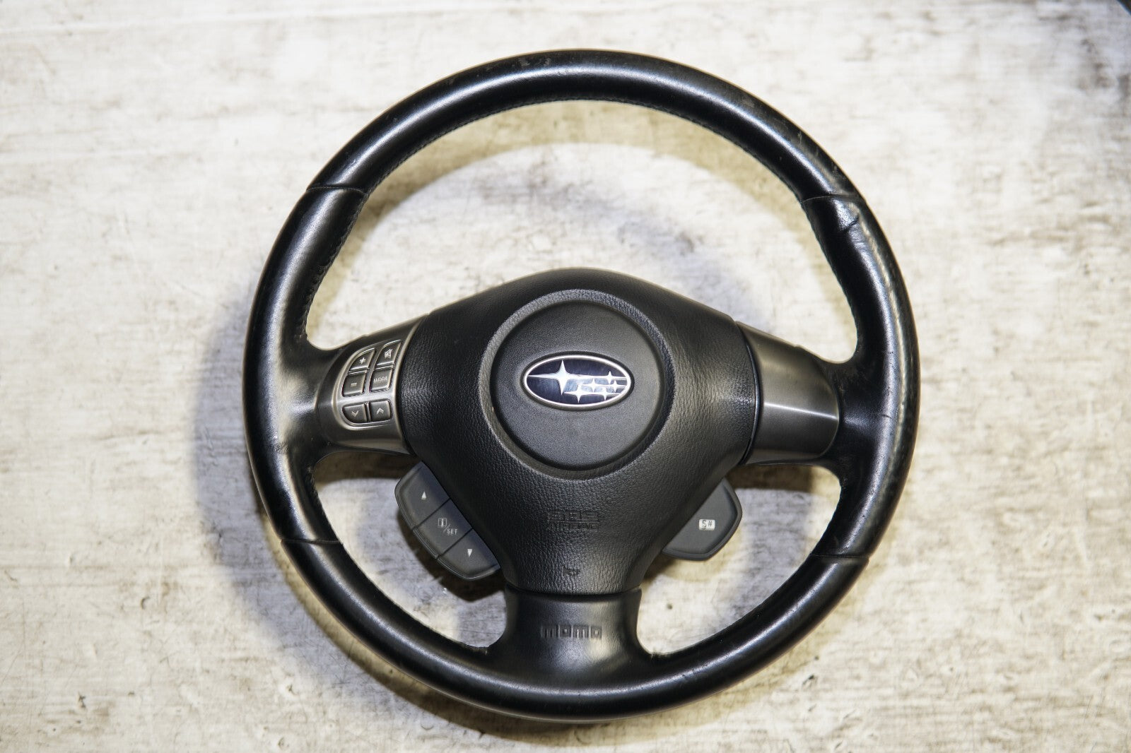 JDM 2005-2009 SUBARU LEGACY & OUTBACK MOMO STEERING WHEEL & HUB 05-2009 MF-292