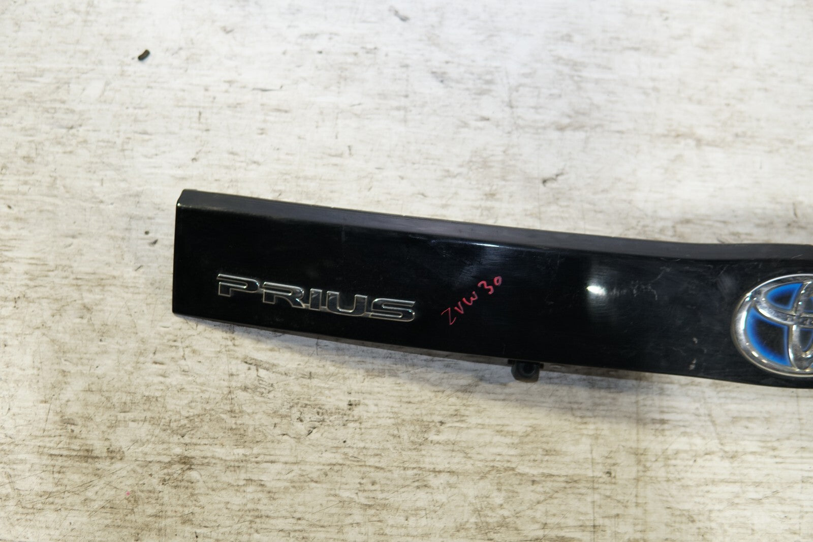 JDM Toyota Prius Rear CENTER GARNISH ZVW30 2010-2011-2012-2013-2014-2015 MF-363