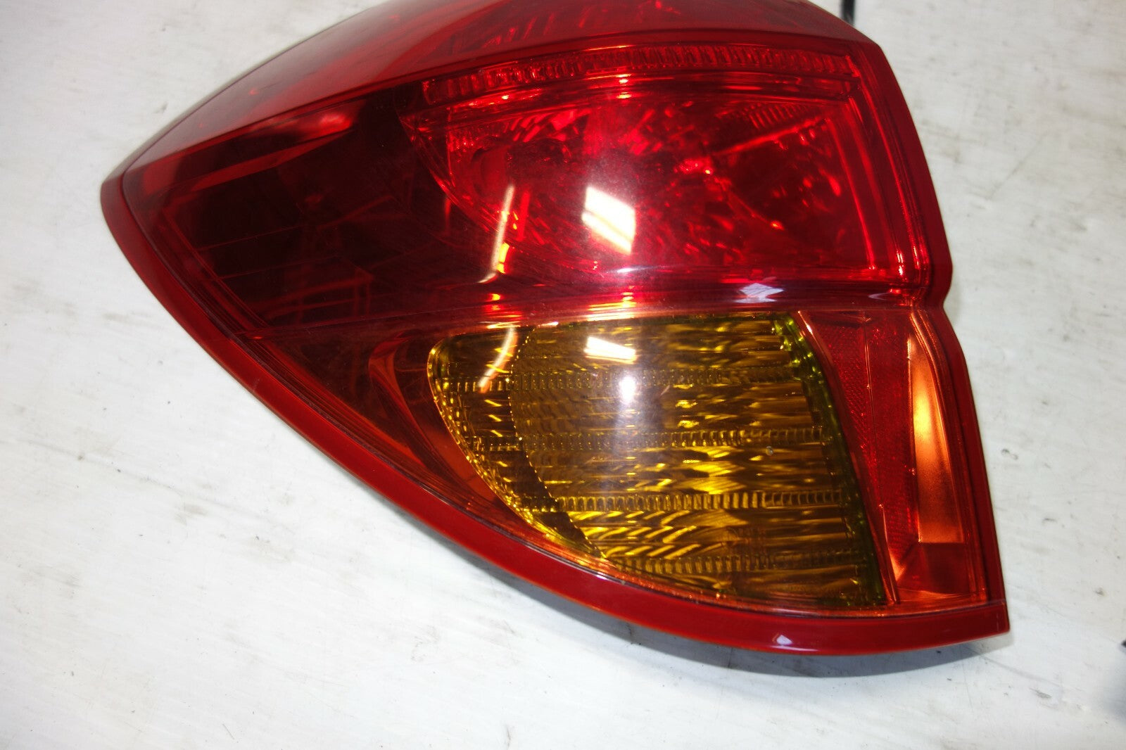 JDM SUBARU LEGACY OUTBACK USED RED AMBER TAIL LIGHTS TAIL LAMPS 2005-2009