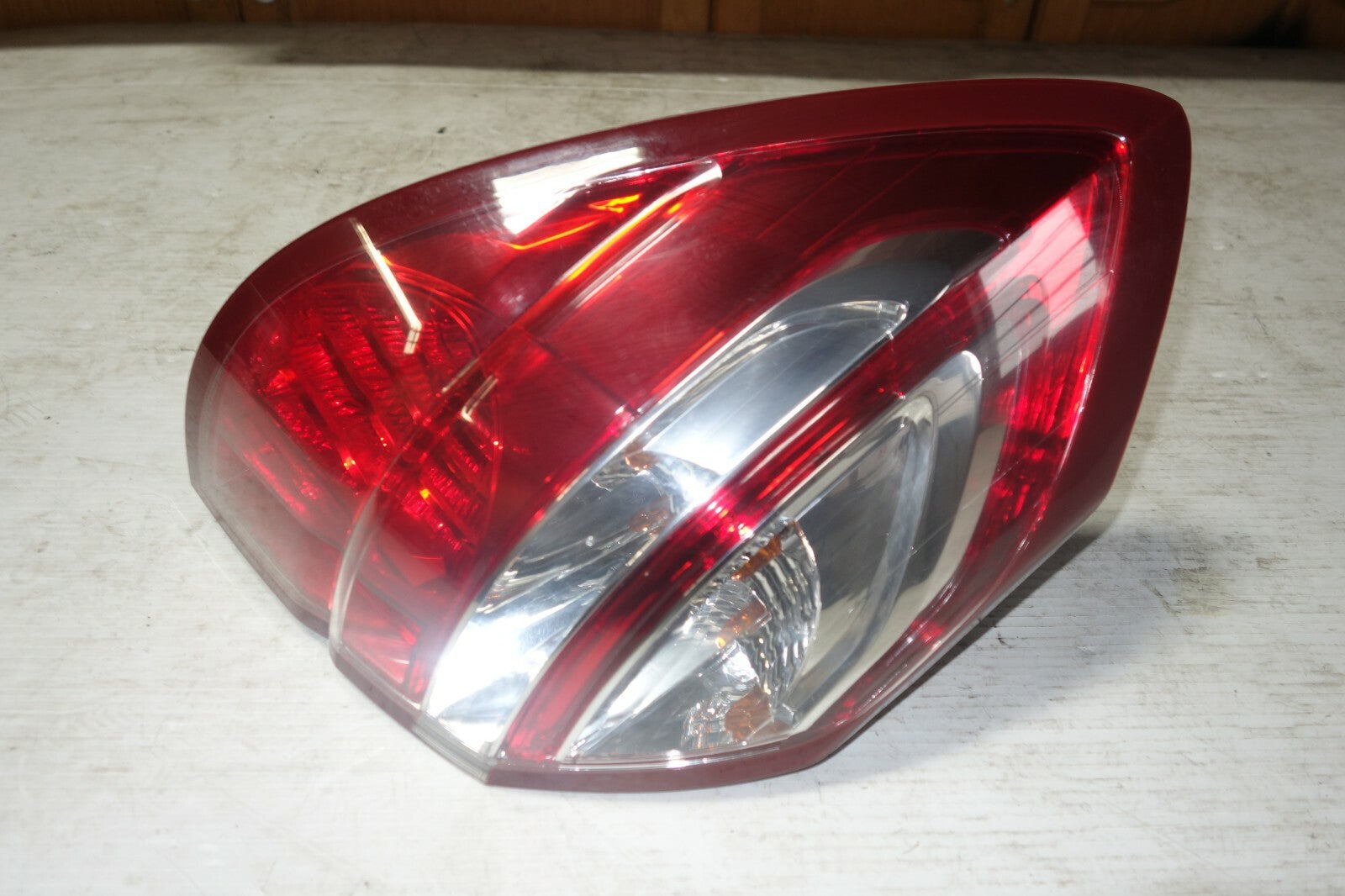 JDM 2005-2009 SUBARU LEGACY OUTBACK KOUKI OEM LEFT SIDE TAIL LIGHT TAIL LAMP
