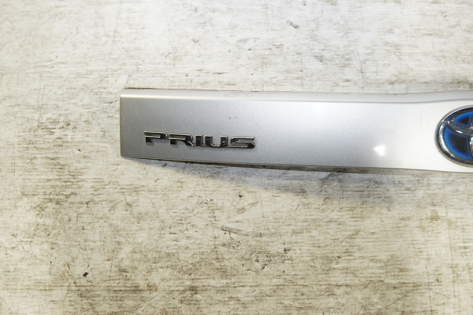JDM Toyota Prius Rear Garnish Center Liftgate 2010-2015 OEM Genuine MF-325