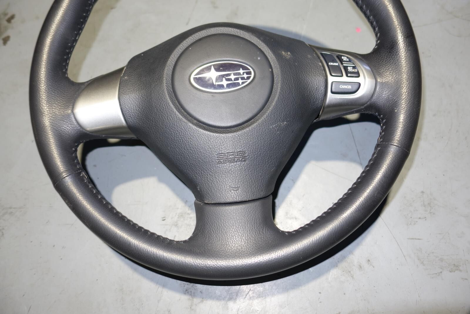 JDM 2005-2009 SUBARU LEGACY & OUTBACK MOMO STEERING WHEEL & HUB 05-2009 MF-1688