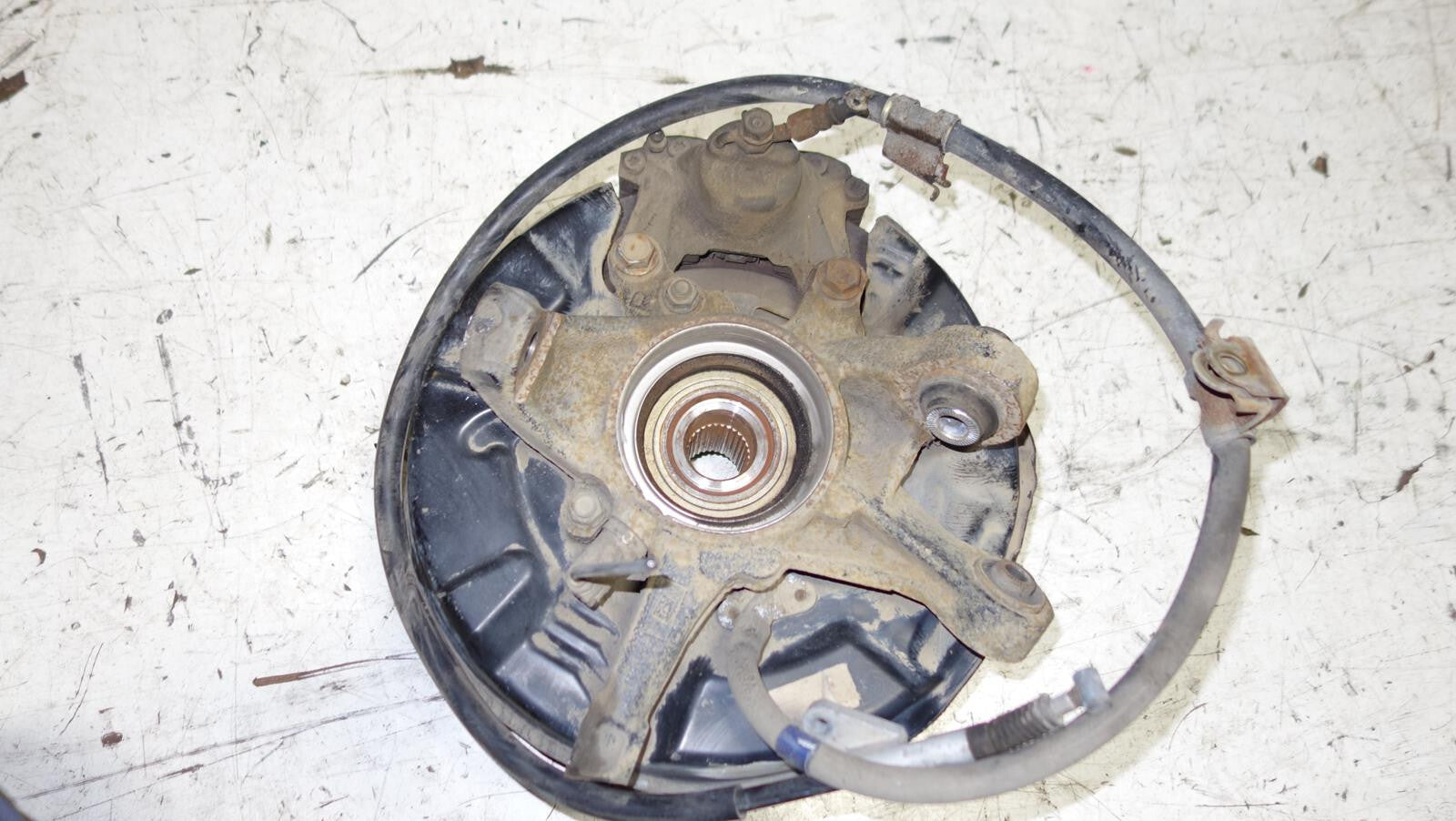JDM 2000-2005 LEXUS IS300 REAR RH SPINDLE WHEEL HUB BEARING KNUCKLE SUSPENSION