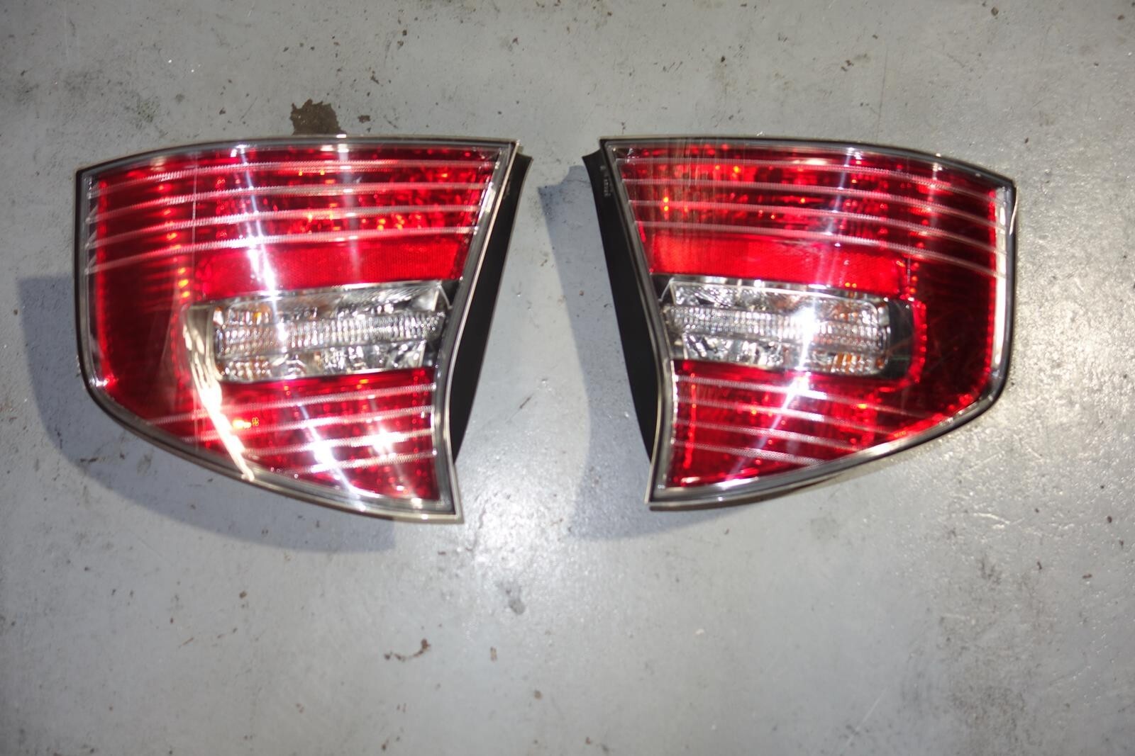 JDM 2005-2007 SUBARU LEGACY SEDAN OEM USED TAIL LIGHTS LAMPS 4 DOOR SEDAN