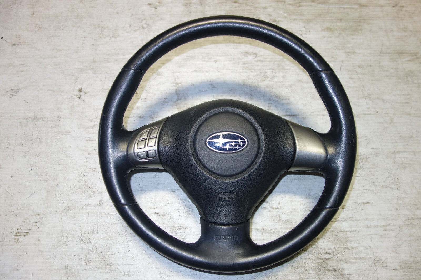 JDM 2005-2009 SUBARU LEGACY & OUTBACK MOMO STEERING WHEEL & HUB 05-2009 M-1180