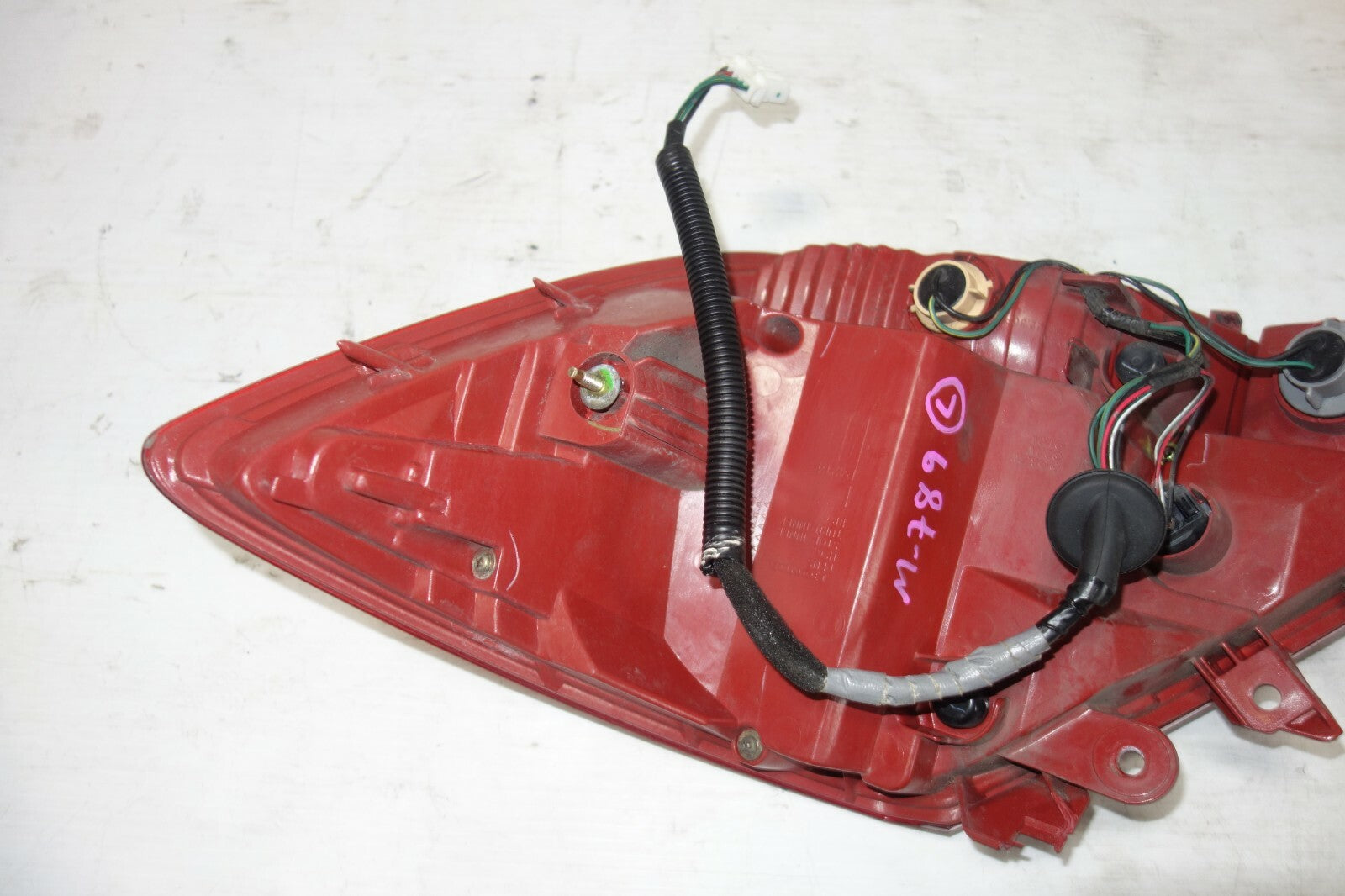 JDM 2005-2008 ACURA 3.5 RL OEM LEFT SIDE TAIL LIGHT GENUINE TAILLIGHT LAMP