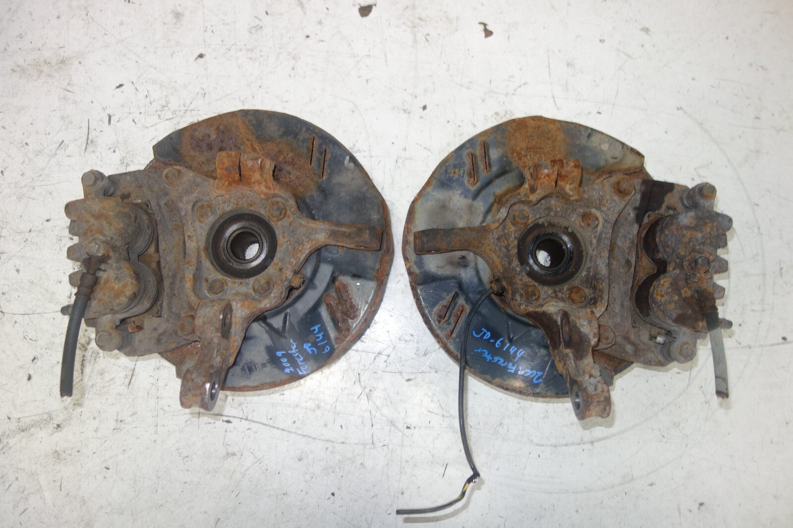 Subaru Forester Knuckle Spindles Calipers Front 2009 2010 2011 2012 2013 2014