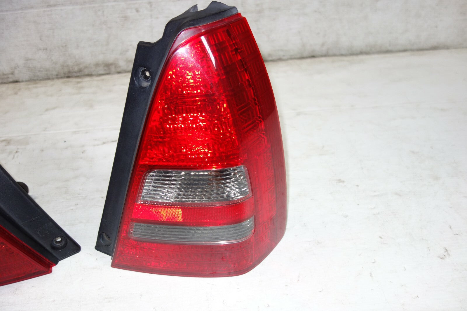 JDM 2003-2005SUBARU FORESTER SG5 SG OEM TAIL LIGHTS LAMPS LEFT & RIGHT SIDE SET