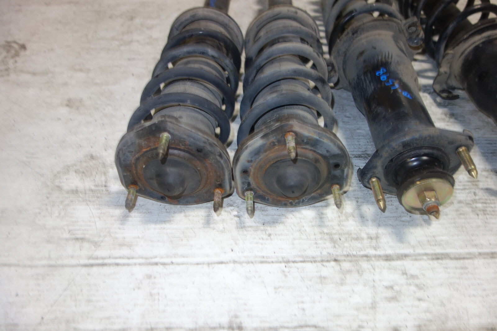 JDM Lexus IS300 Altezza SXE10 OEM Shocks Struts Springs Suspension 2001-2005