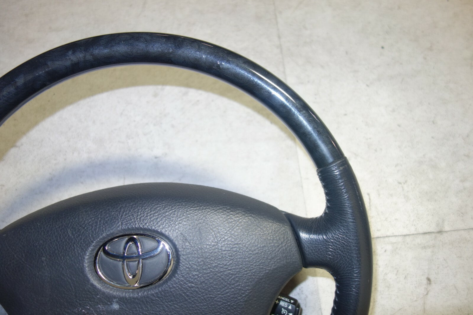 JDM Toyota Steering Wheel Estima ACR30 Used OEM Imported from Japan