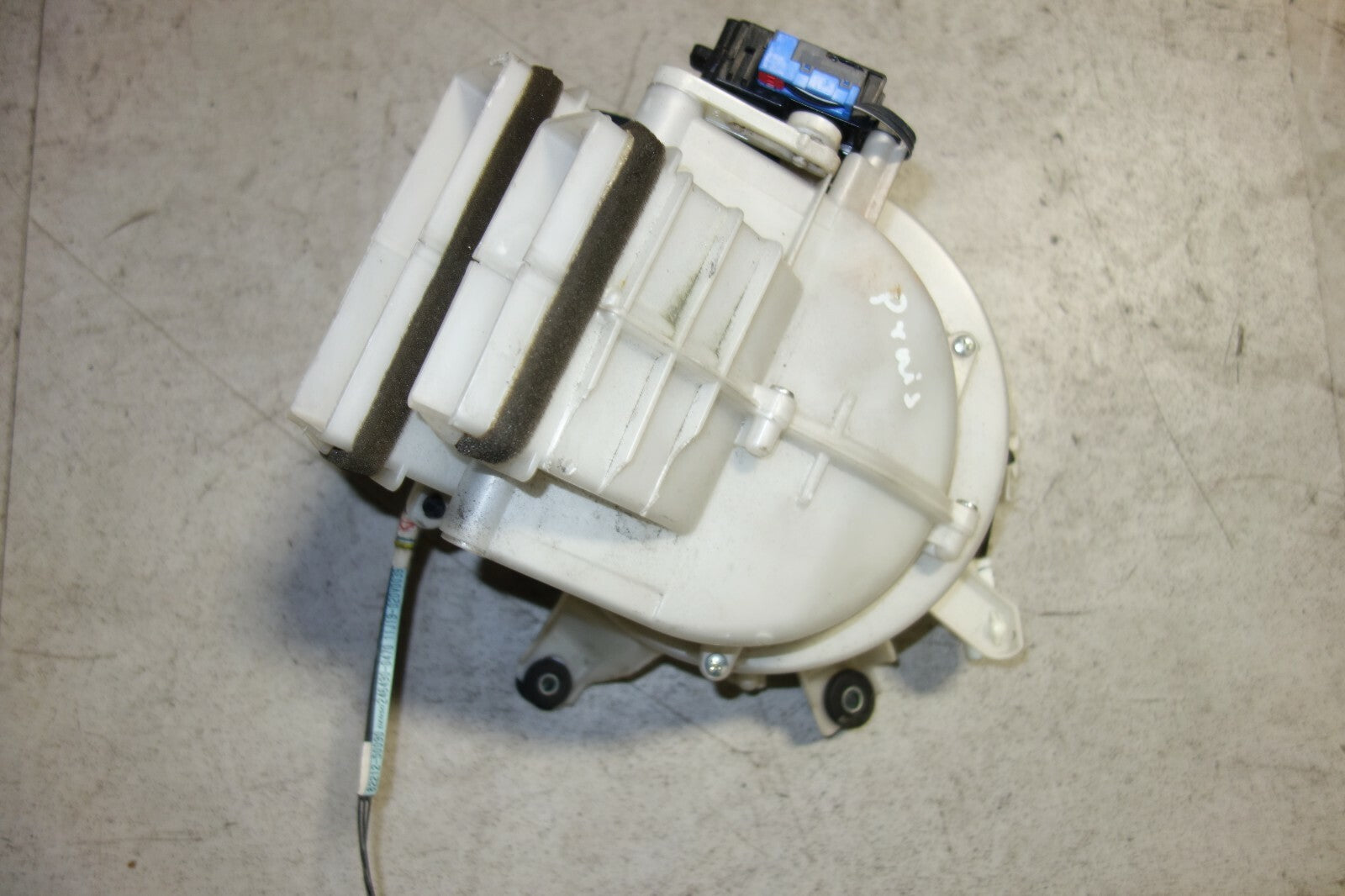 blower engine LEXUS LS 600h 117200-8422 G9230-50010 HYBRID BATTERY COOLING FAN