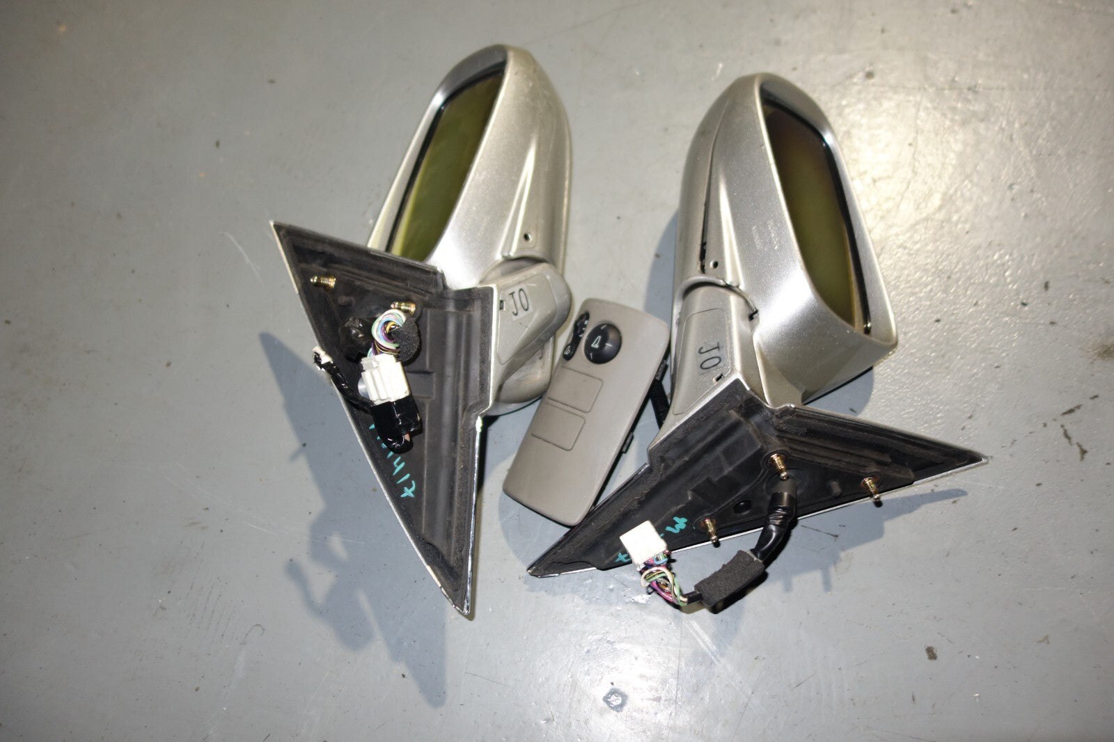 JDM 2005-2008 ACURA RL KB1 OEM POWER FOLDING MIRRORS SWITCH HONDA LEGEND M-1417