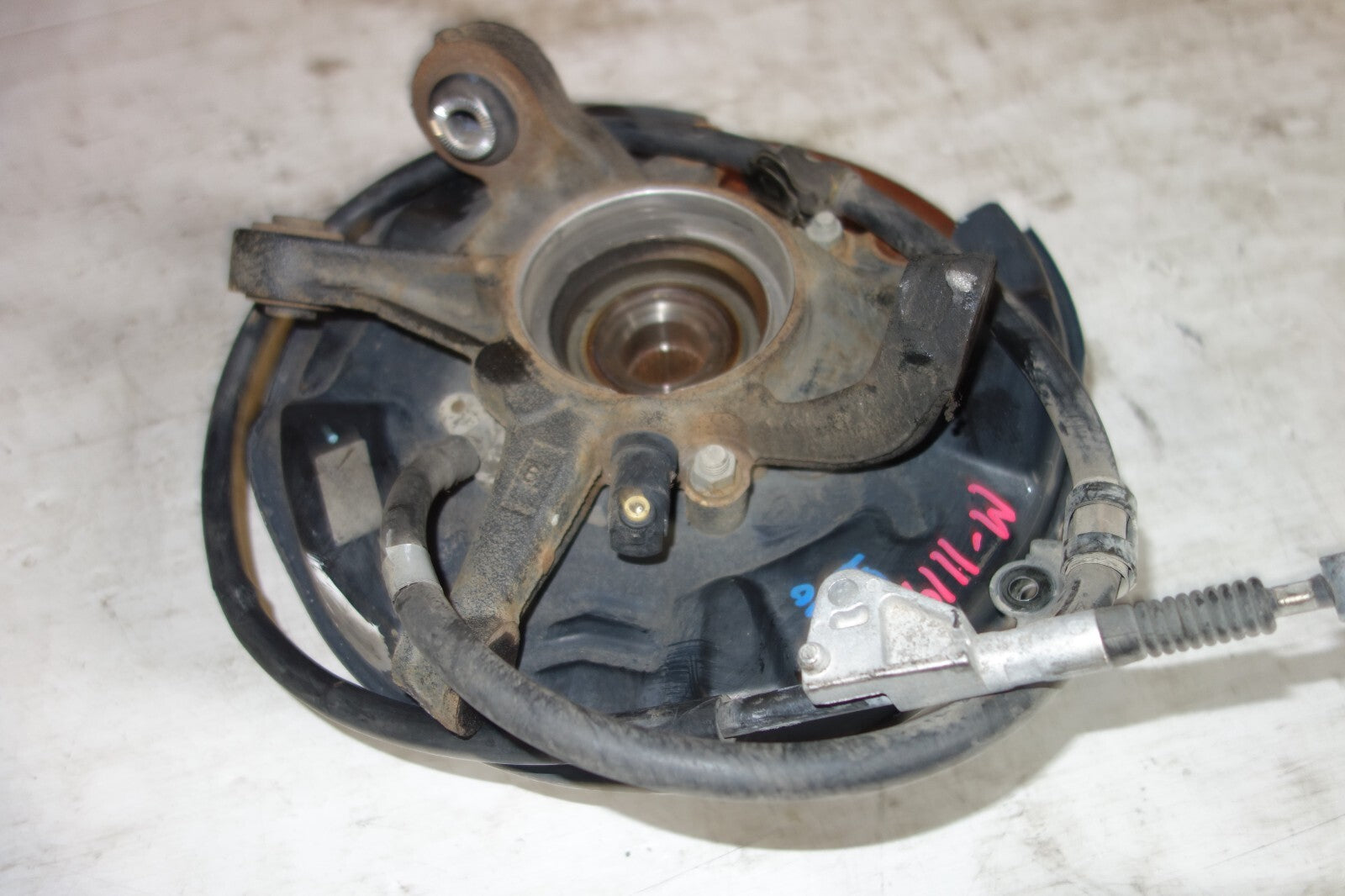 JDM 00-05-LEXUS IS300 REAR LEFT SPINDLE WHEEL HUB BEARING KNUCKLE OEM SUSPENSION