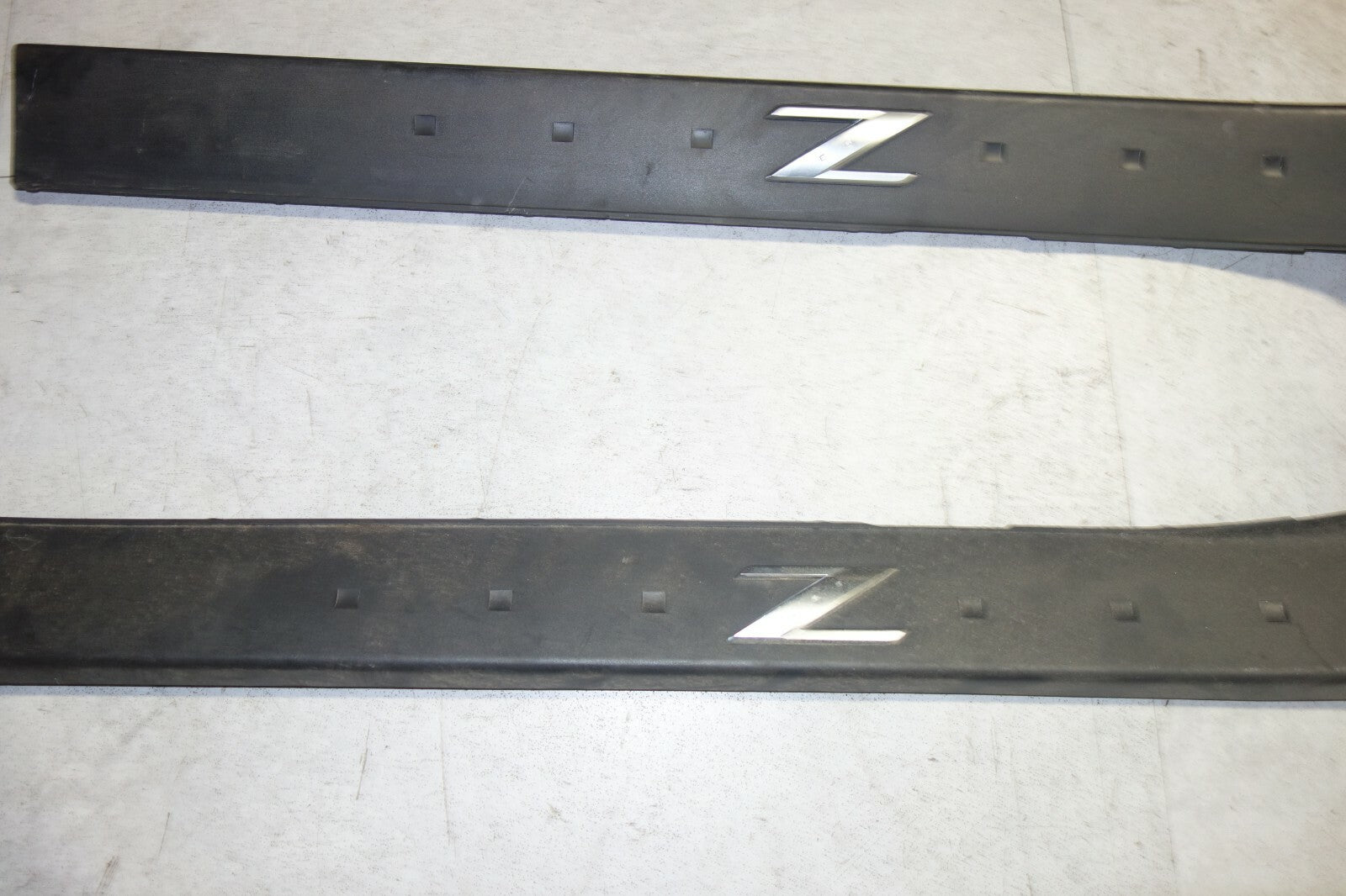 JDM 2003-2005 NISSAN 350Z Z33 OEM DOOR SILLS SCUFF PLATES DOOR STEPS KICK