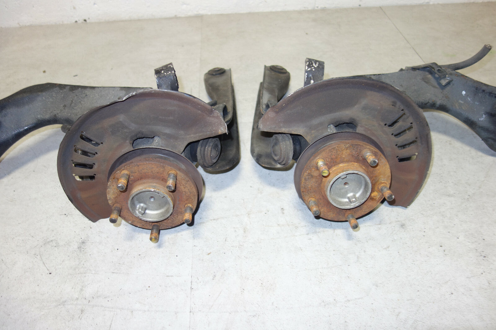 JDM Nissan 300zx Z32 Front Spindles Hubs Knuckles Bearings Lowers 1990-1996
