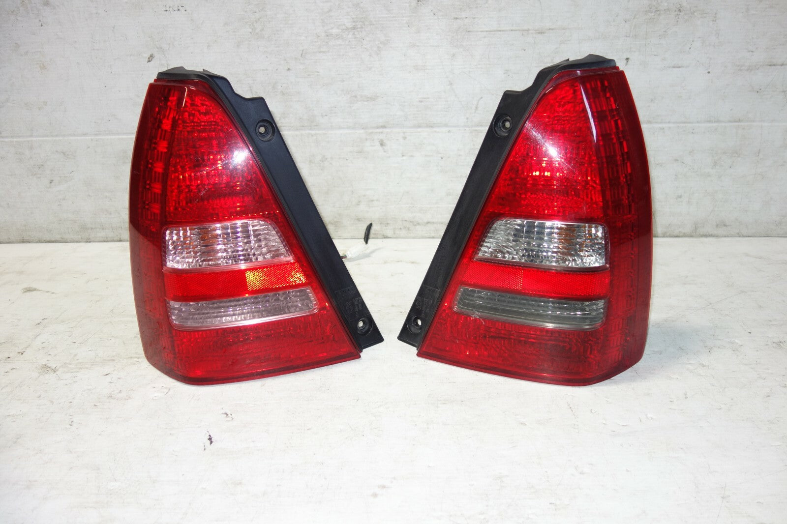 JDM SUBARU FORESTER SG5 SG OEM TAIL LIGHTS LAMPS LEFT & RIGHT SIDE SET 2003-2005