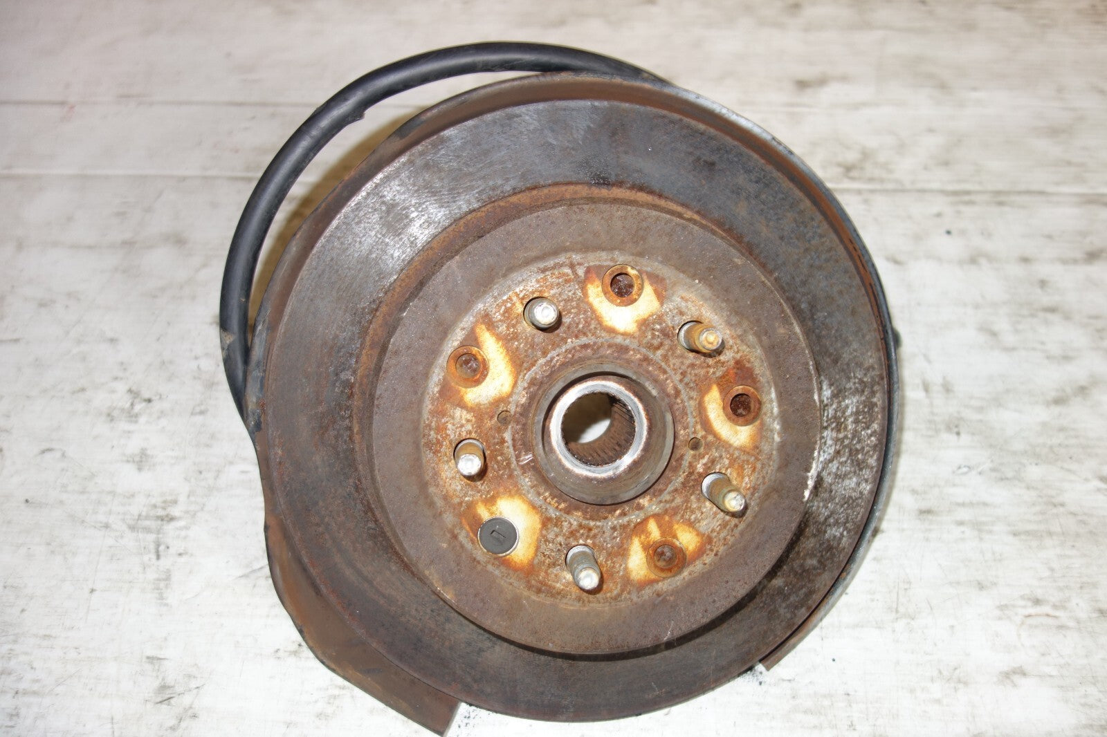 JDM 00-05-LEXUS IS300 REAR LEFT SPINDLE WHEEL HUB BEARING KNUCKLE OEM SUSPENSION