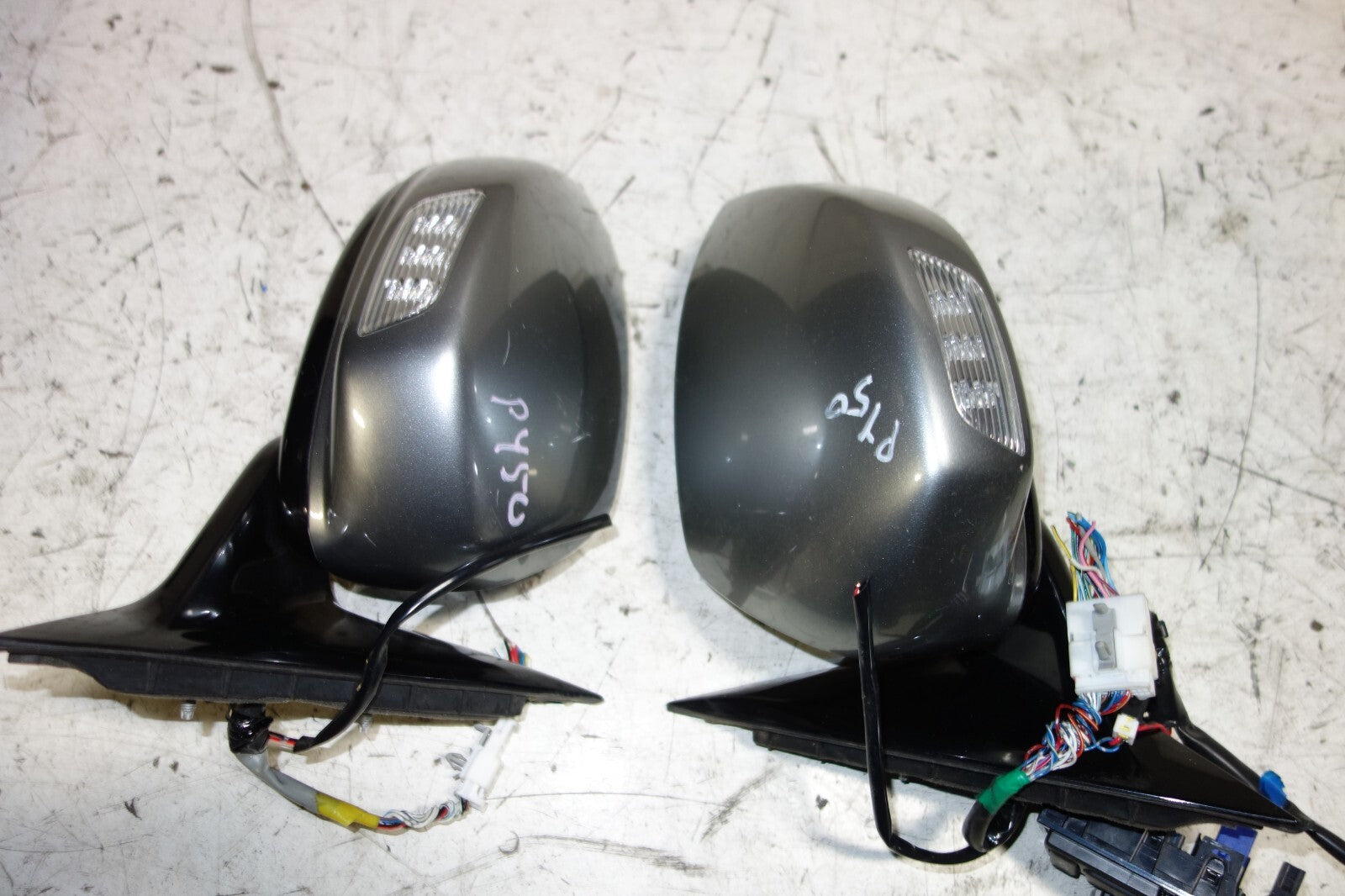 JDM Infiniti M35 / M45 Side View Mirrors Power Folding LED Signal 2006-2010