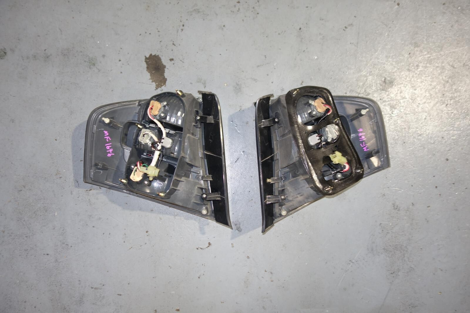 JDM 2005-2007 SUBARU LEGACY SEDAN OEM USED TAIL LIGHTS LAMPS 4 DOOR SEDAN