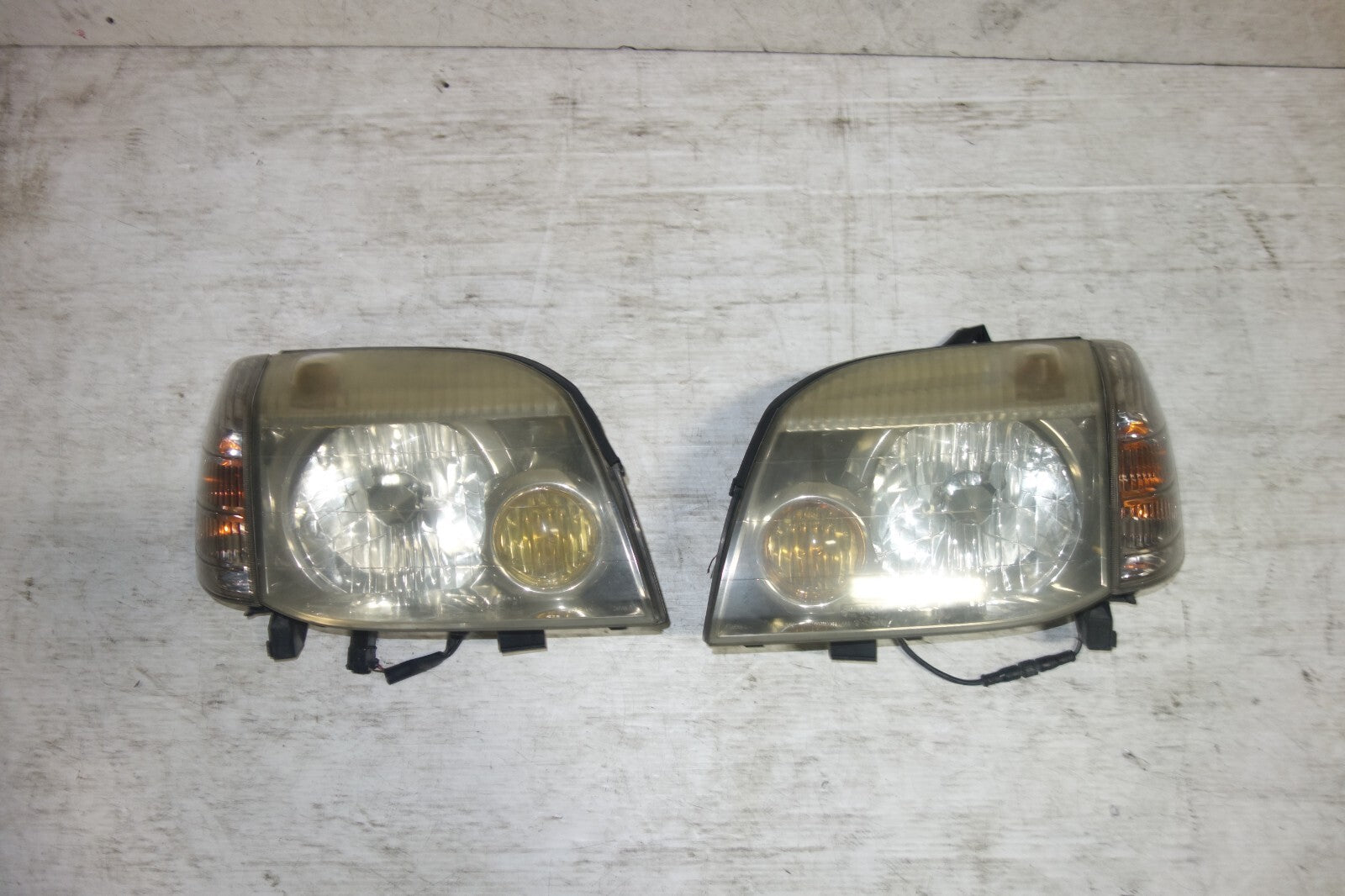 JDM Nissan X-Trail GT OEM Headlights Left Right PNT30 Left & Right 2000-2006