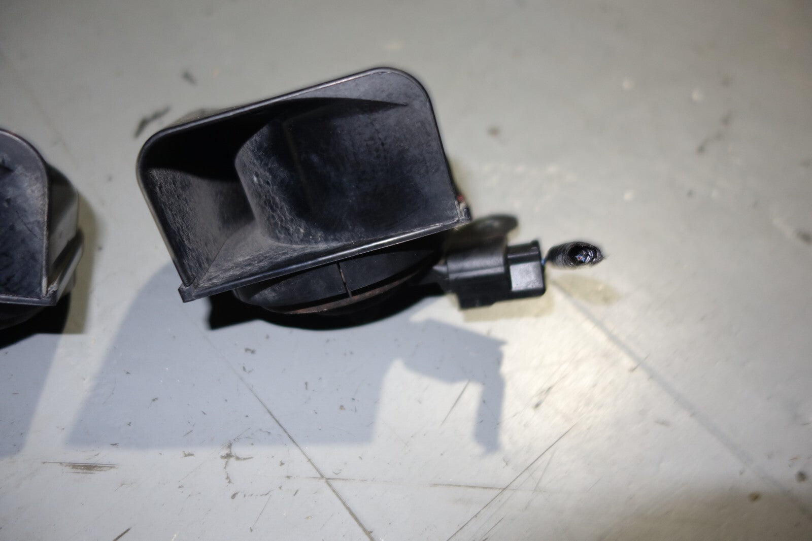 JDM 2005-2008 ACURA RL KB1 OEM HORN LEFT / RIGHT JAPAN HONDA LEGEND