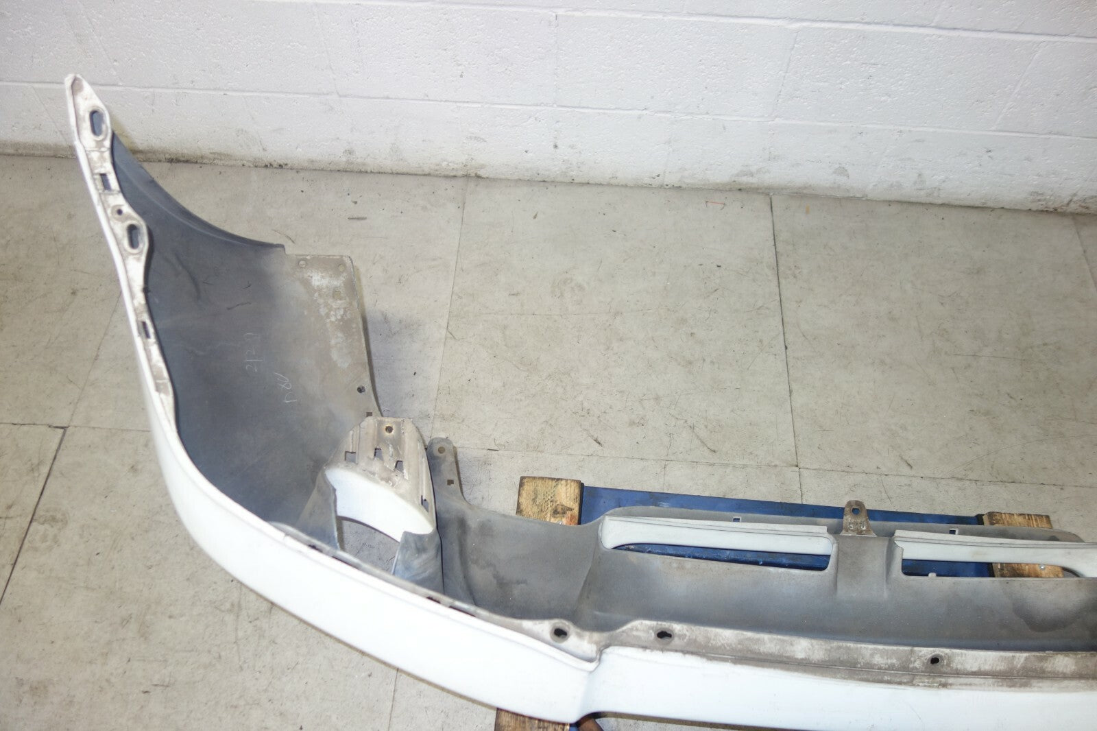 JDM Subaru Forester SG5 Genuine Front Bumper Cover In White 2003-2005