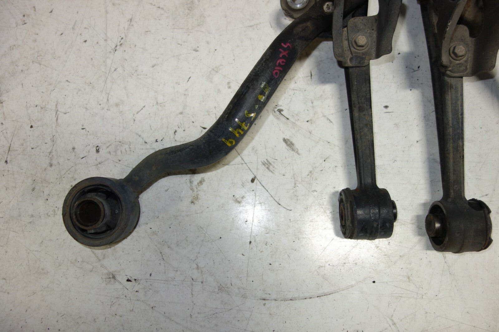 JDM Lexus is300 Altezza Front Lower Control Arms Ball Joints 2001-2005 SXE10 OEM
