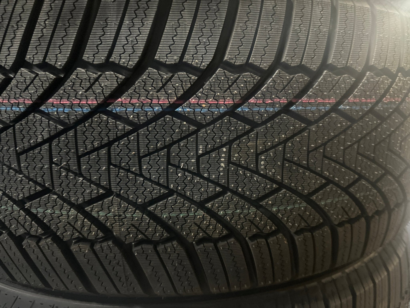 225/45R19 GRENLANDER ICEHAWKE I WINTER