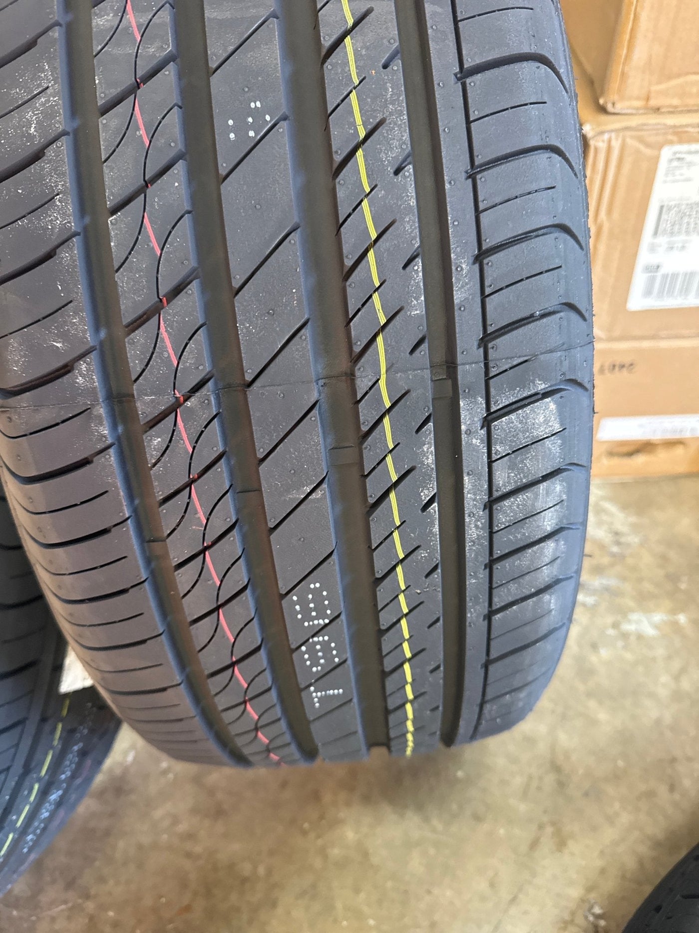 245/35R19 GRENLANDER L-ZEAL56 UHP PASSENGER