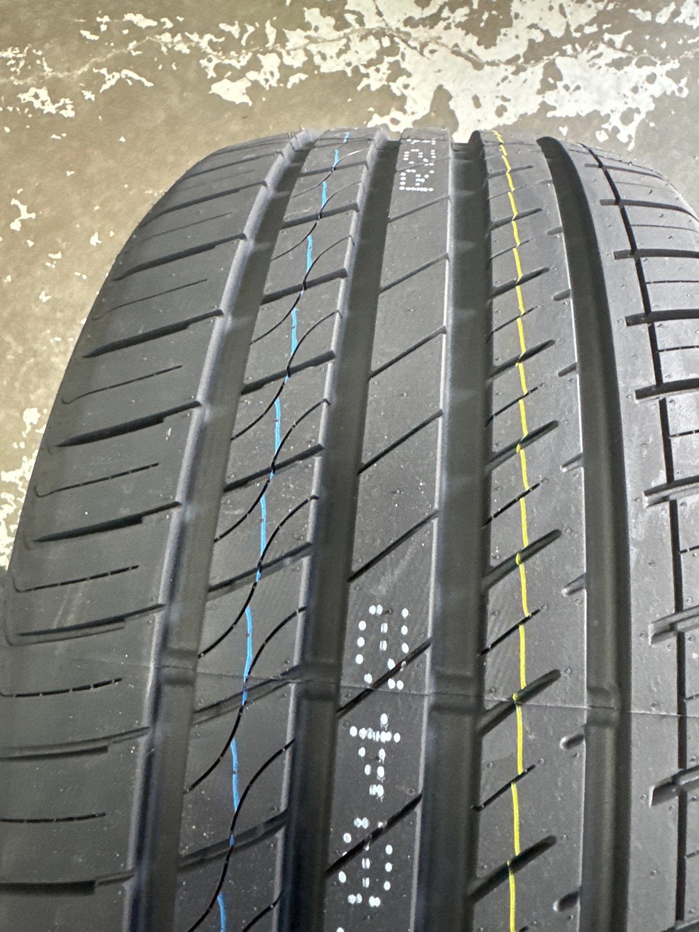 275/40R21 GRENLANDER L-ZEAL56 UHP PASSENGER