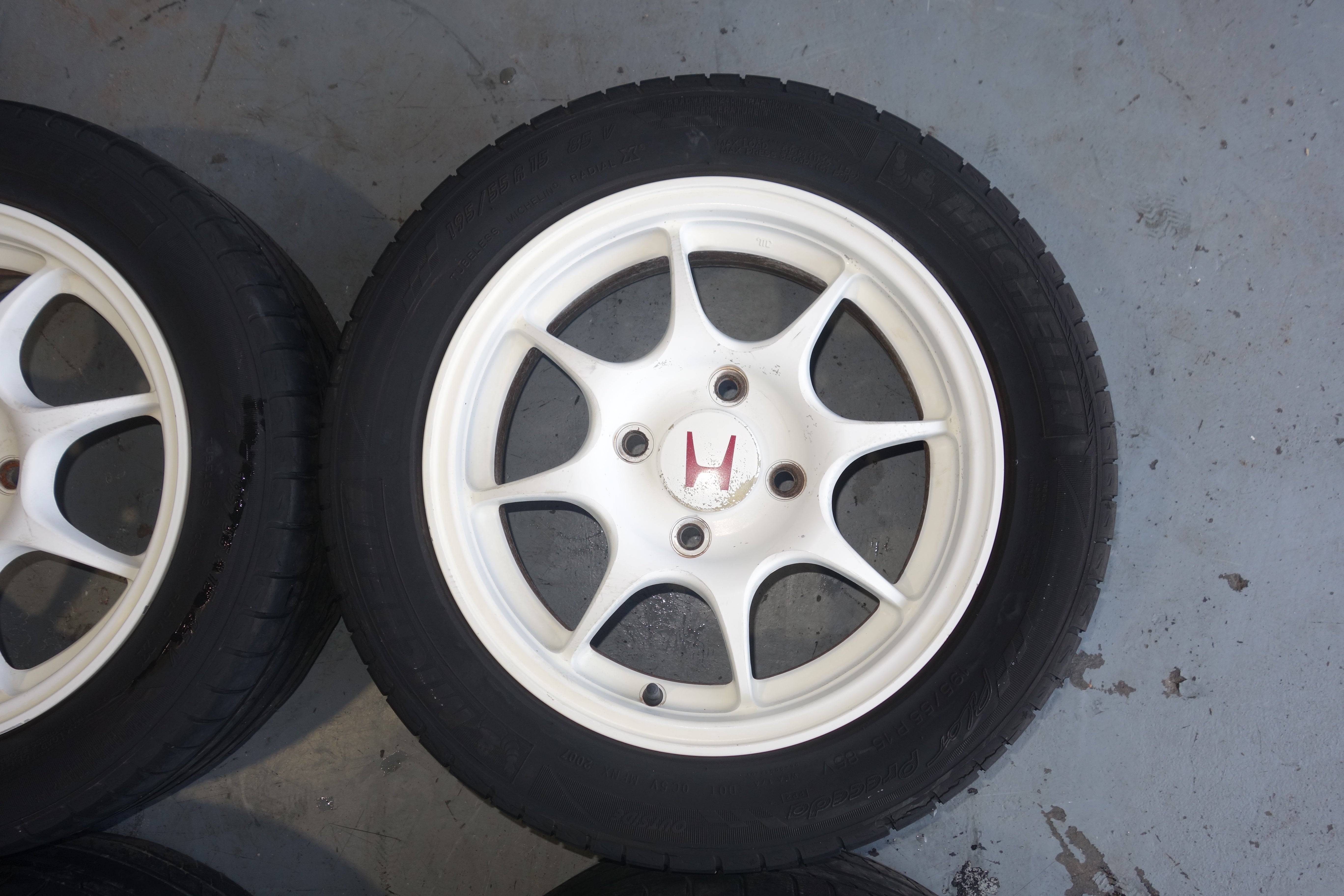 JDM Honda Integra Type R DC2 96–97 Spec 4x114.3 15x6 +50 White OEM Lightweight Wheels Tires Mags with Center Caps NS-II 165/50R15