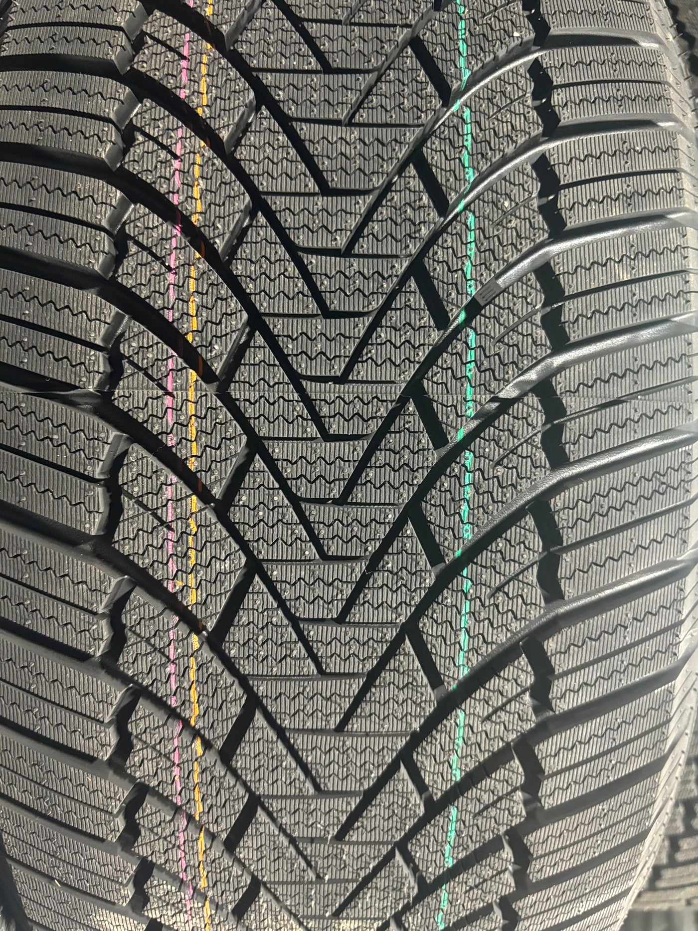 255/45R19 GRENLANDER ICEHAWKE I WINTER