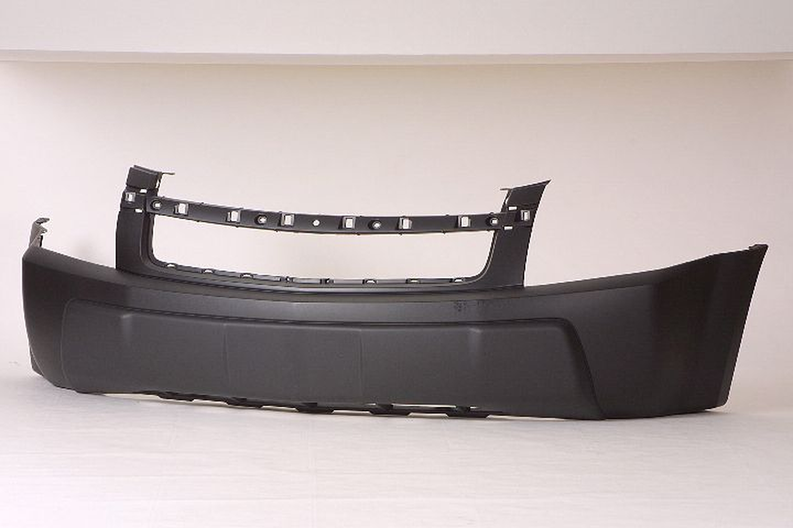 GM1000725 chevrolet equinox 2005 2006 bumper front ls model without fog lamp black texture 1