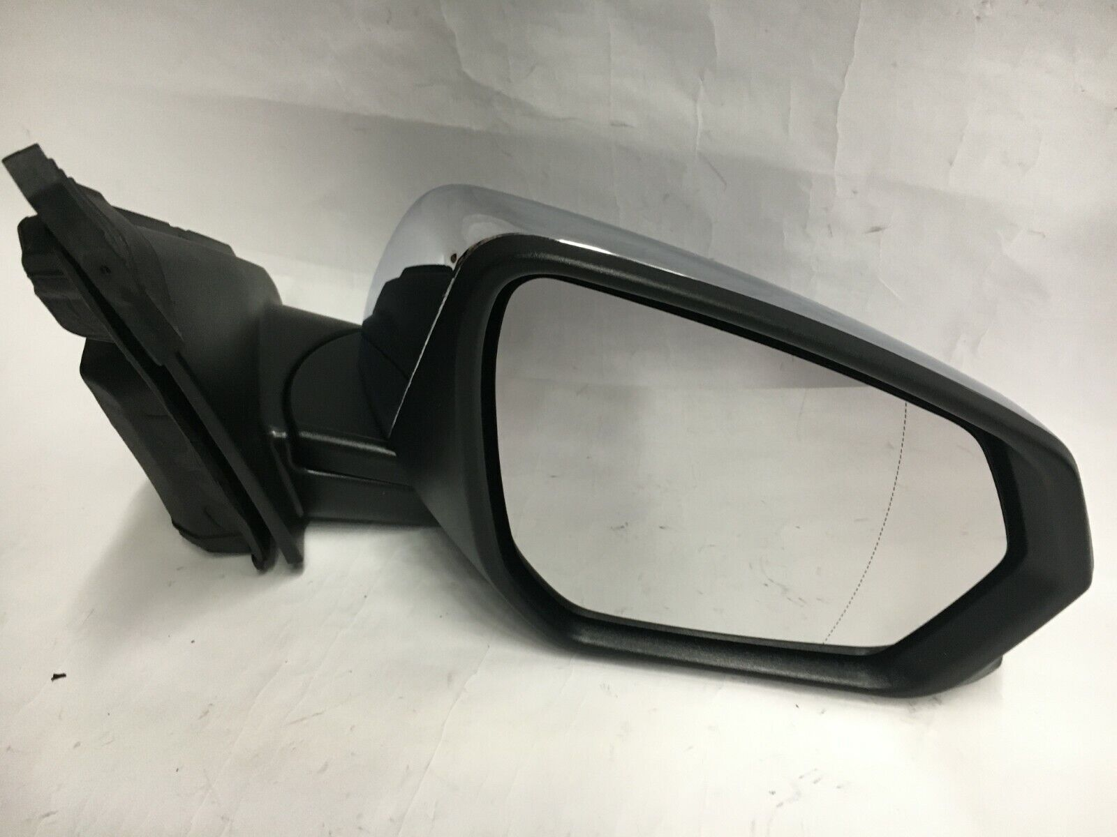 GM1321561 chevrolet equinox 2018 2024 right side mirror power without signal chrome gm1321 1