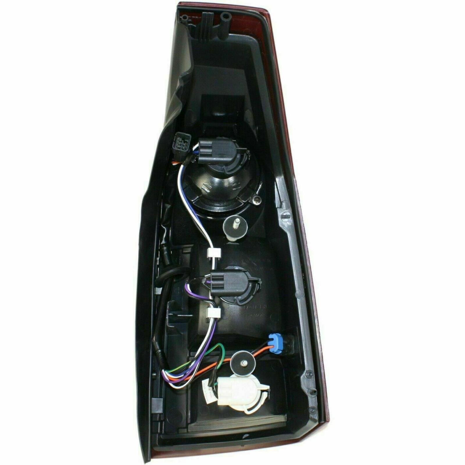 GM2800230 cadillac cts v 2004 left taillight with black square in lower lens to 1 3 04 hq  4