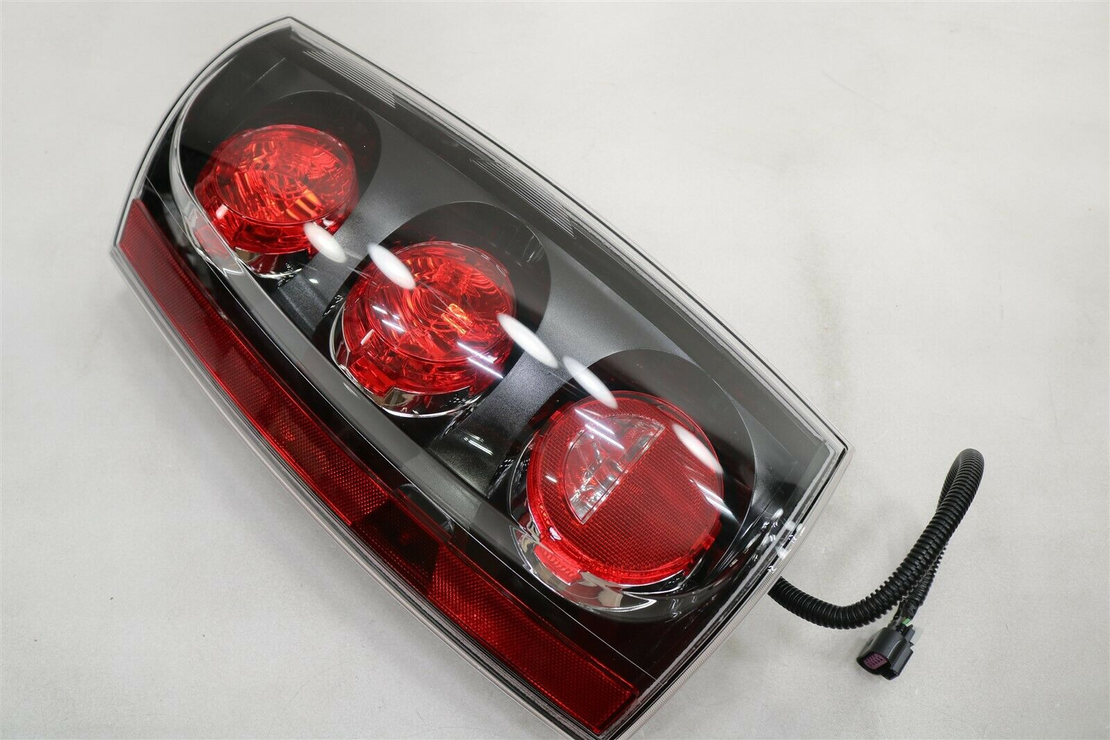 GM2800269 gmc yukon xl denali 2012 2014 left taillight yukon yukon xl denali hq gm2800269 3