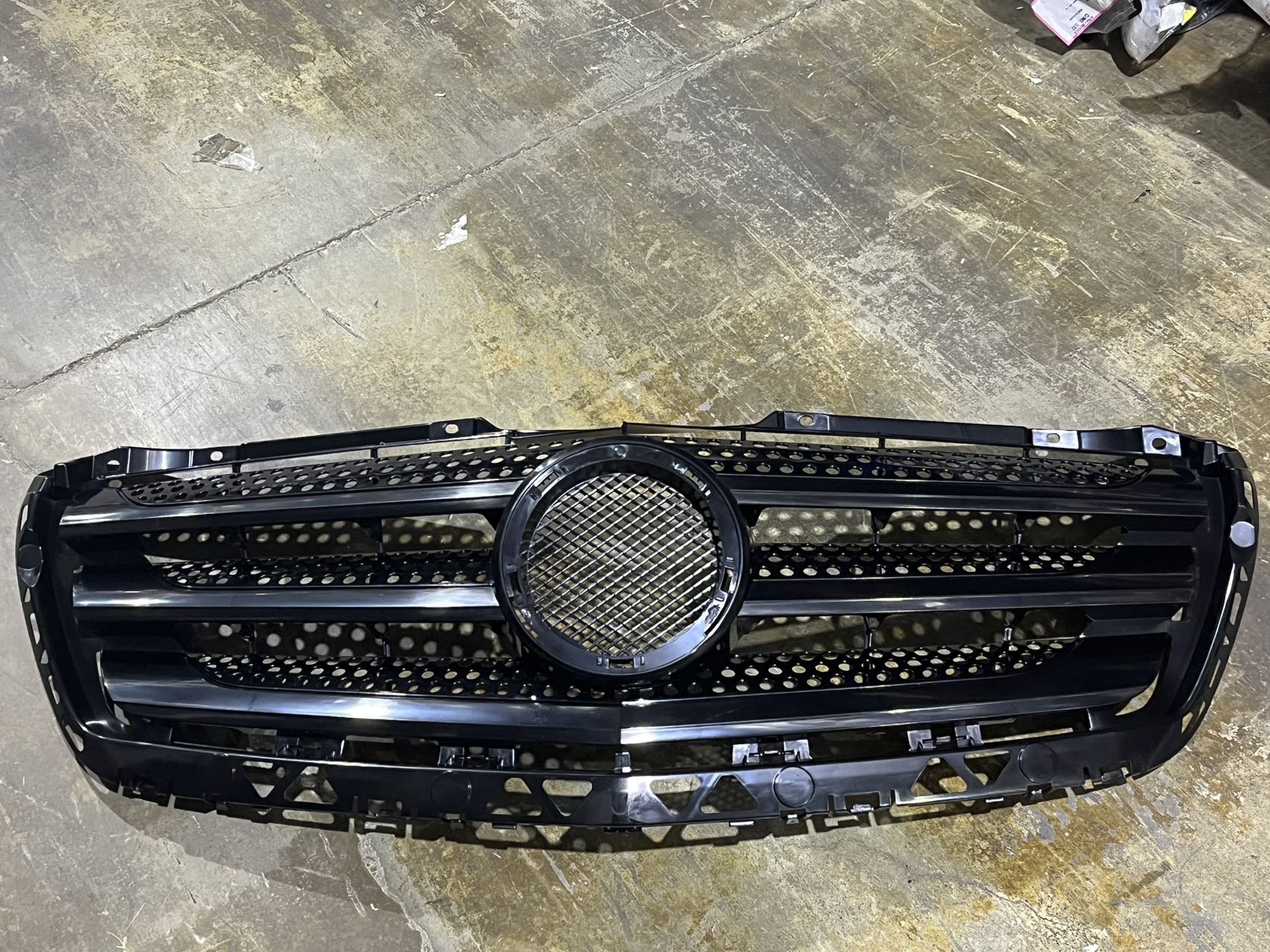 MERCEDES SPRINTER 2010-2018 — FRONT GRILLE; MATTE BLACK; W/O OUTER FRAME & CHROME BARS; SPRINTER 25-3500 2014-2018