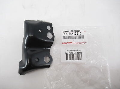 TOYOTA CAMRY 2018-2024 — FENDER BRACKET LH; CAMRY 2018-2024; AVALON 2019-2022