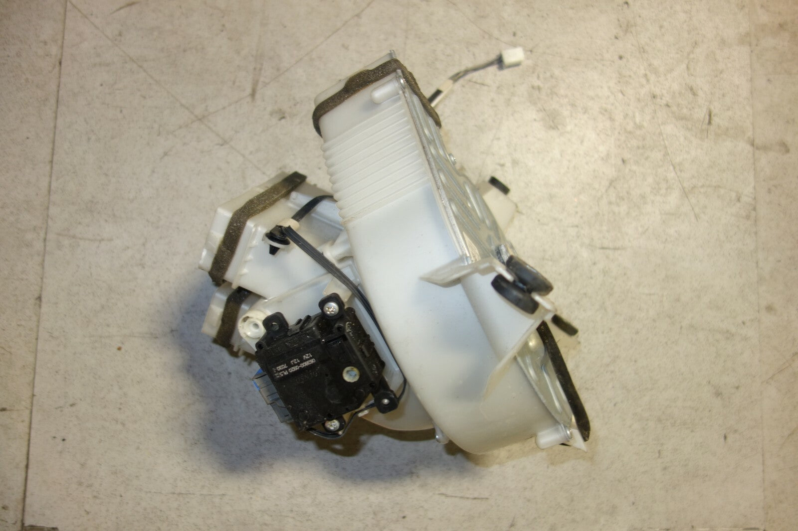blower engine LEXUS LS 600h 117200-8422 G9230-50010 HYBRID BATTERY COOLING FAN